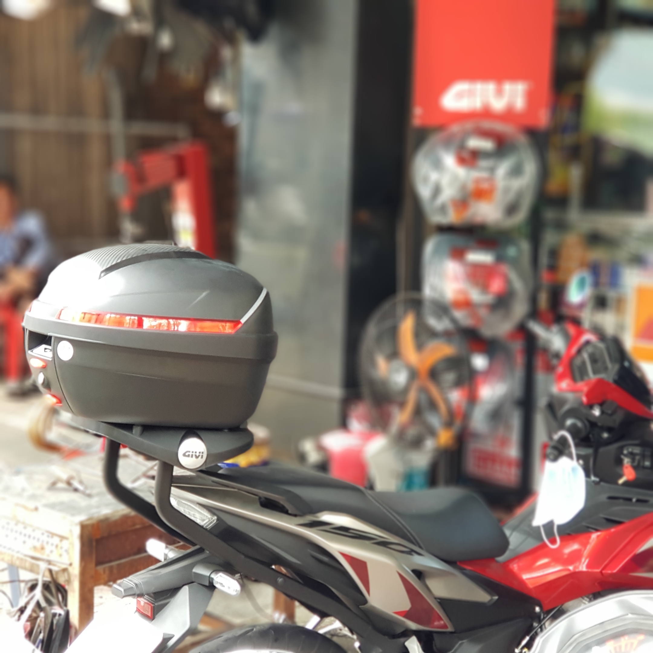 Combo thùng sau Givi xe Winner X và baga Givi HRV Đại lý Givi Quận 10